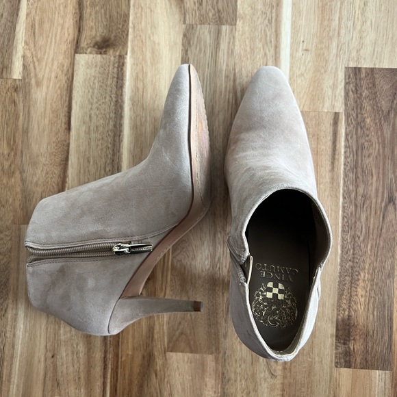 Vince Camuto Avelinsa Booties size 6 1/2 - Picture 2 of 3